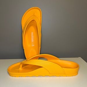 BIRKENSTOCK (M10 W12) Honolulu Sandal: Brand New